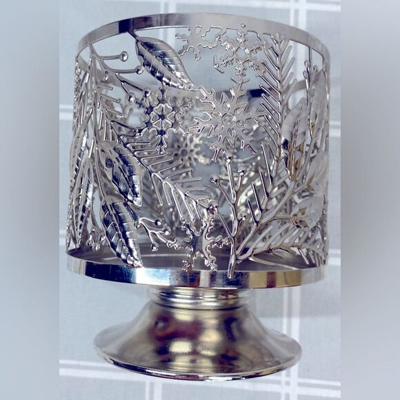 Bath & Body Works Large Silver Metal 3 Wick 14.5oz Candle Holder Winter Greenery - Picture 7 of 7